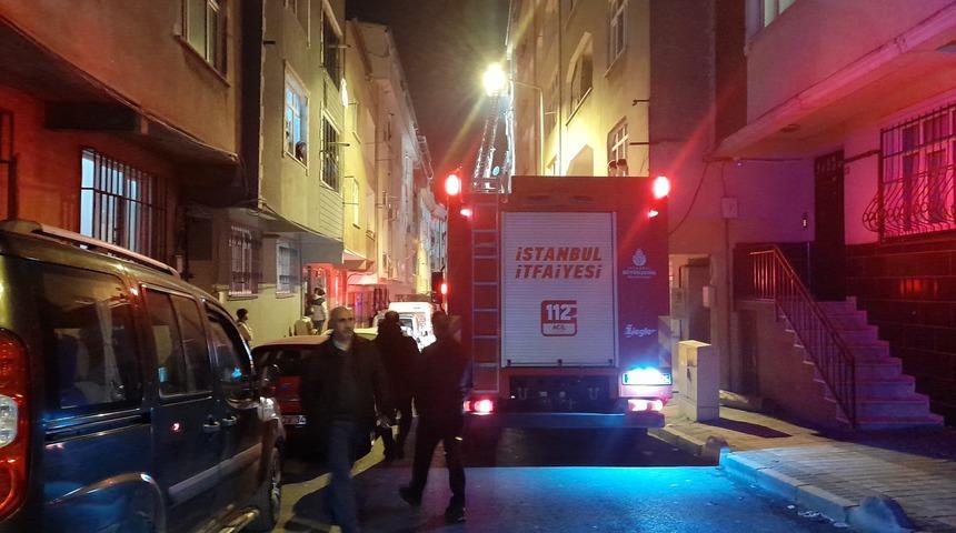 Bağcılar’da korkutan yangın! Çevredeki binalara da sıçradı