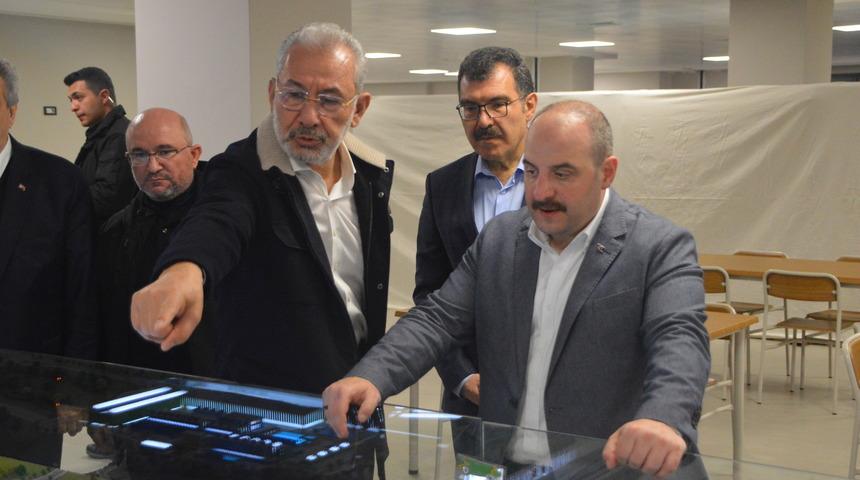 Sanayi ve Teknoloji Bakanı Varank, İskenderun'da demir çelik işçileriyle sahur yaptı