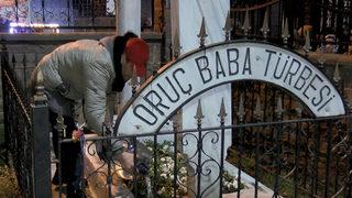 Ramazan ayının ilk gününde Oruç Baba Türbesi'nde akın ettiler