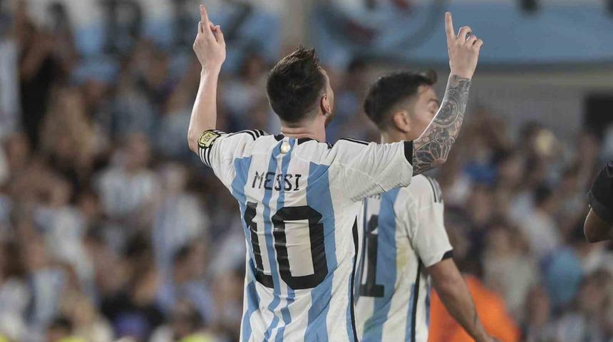 Messi, kariyerinde 800 gole ulaştı