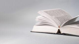 İlgeç ne demek, eş anlamlısı nedir, ilgeç özellikleri nelerdir? İlgeçler cümle içinde nasıl kullanılır?