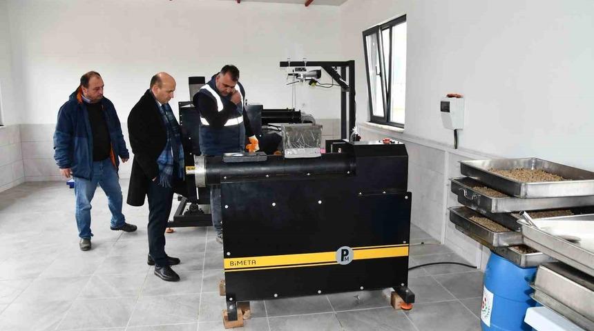 Yalova Altınova’da atık yemekler yüksek kaliteli mamaya dönüşüyor