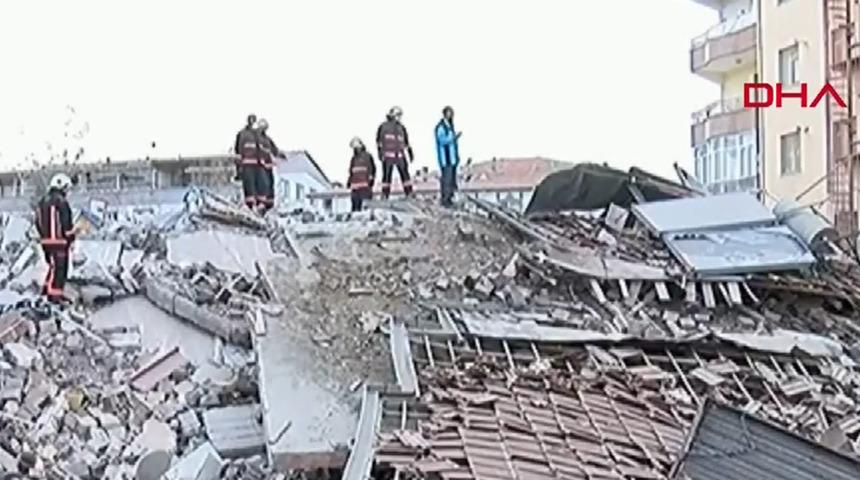 SON DAKİKA | Malatya'da 5 katlı ağır hasarlı bina çöktü! Ekipler enkazda arama başlattı