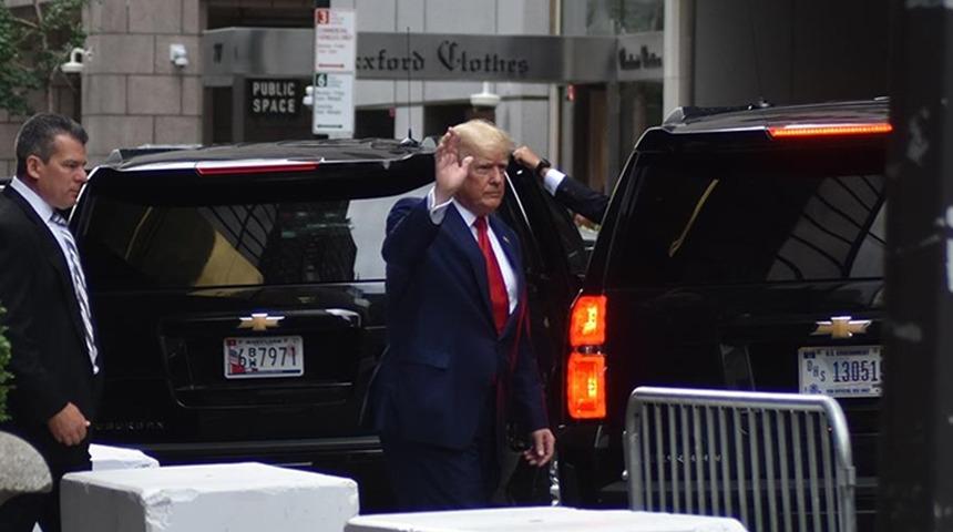 Trump soruşturmasının y&uuml;r&uuml;t&uuml;ld&uuml;ğ&uuml; savcılığa "beyaz toz" g&ouml;nderildi