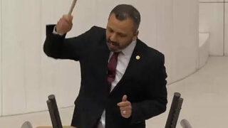 Mecliste çekiçle cep telefonunu kırmıştı! TBMM Başkanlığı CHP’li vekile dava açtı