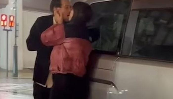 İki ünlü isim fena yakalandı! Dakikalarca öpüştüler