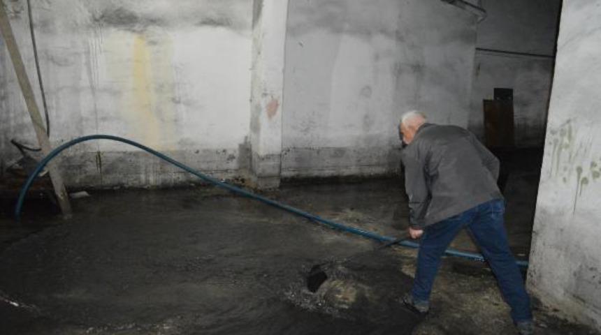 Deprem sonrası su baskını oluştu! Nereden geldiği bilinmiyor