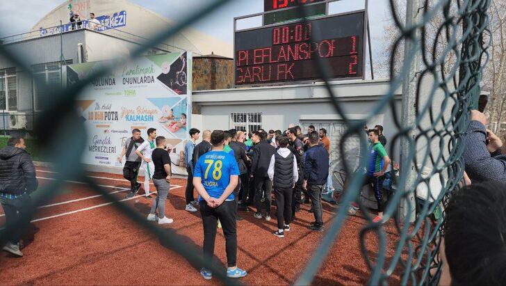 Maç bitti, yöneticiler hakeme saldırdı! Polis müdahale etti  G3