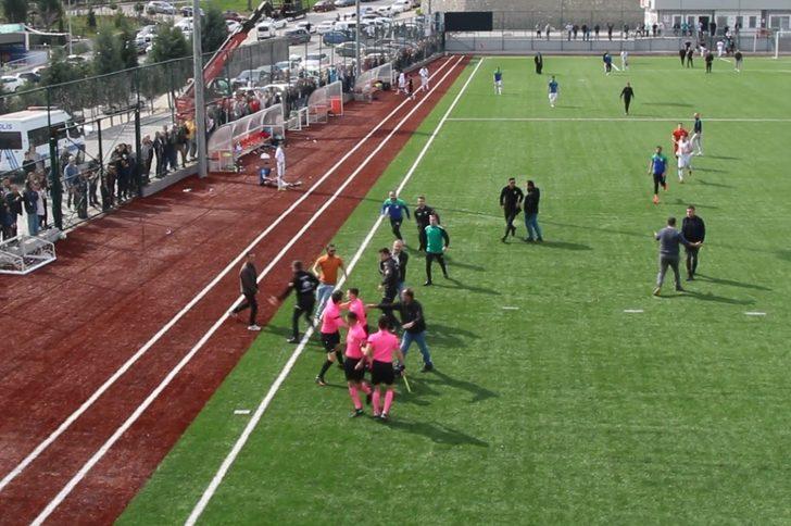 Maç bitti, yöneticiler hakeme saldırdı! Polis müdahale etti  G5