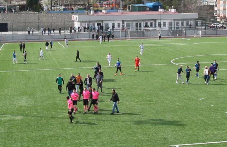 Maç bitti, yöneticiler hakeme saldırdı! Polis müdahale etti  G1