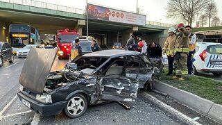 Zeytinburnu'nda iki otomobilin çarpıştığı kazada 3 kişi yaralandı