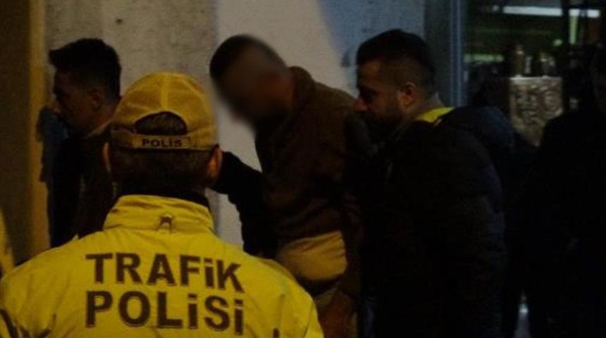 Korku dolu anlar! İş yerinde ailesini rehin aldı, üzerine benzin döküp bıçakla kendini yaraladı