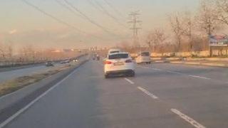 Trafikteki hareketleri büyük korku yaşattı! Tehlikeli anları görünce hemen kayda aldı