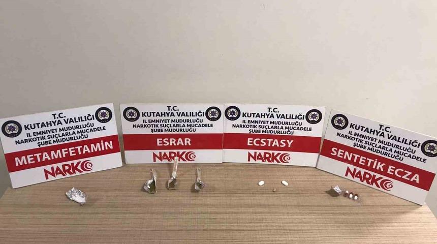 K&uuml;tahya&rsquo;da 2 uyuşturucu satıcısı tutuklandı