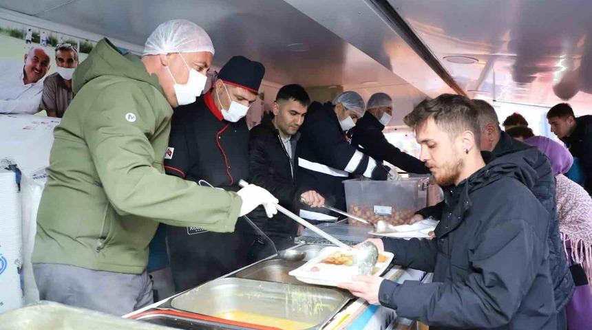 Kırıkkale’de yemek yapamayan yüzlerce aileye iftar