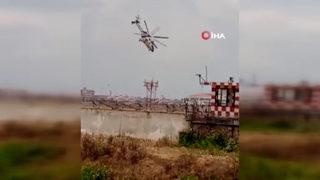 Acil durum nedeniyle iniş yapan helikopter böyle çakıldı! Saniye saniye görüntülendi