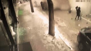 Çarpıcı anlar! Depremin en dikkat çeken görüntülerinden biri... Korku filmi gibi