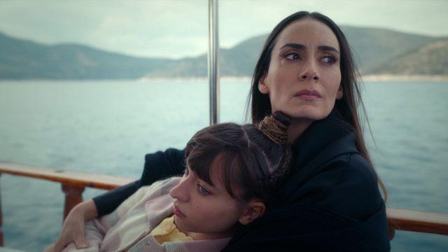 Melis Sözen'in başrolde olduğu Biz Kimden Kaçıyorduk Anne? dizisi  gündemde