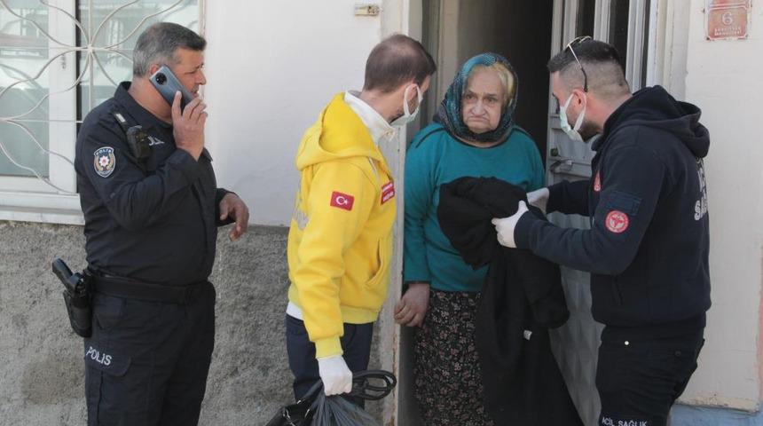 Çöp evde yaşayan kadın, polislere böyle yalvardı: "Ben sağlık istemiyorum, ölmek istiyorum"