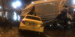 Sultangazi’de kamyon ticari taksinin üstüne devrildi: 3 yaralı