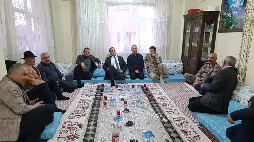 Vali Akbıyık şehit ailesinin evinde iftarını açtı