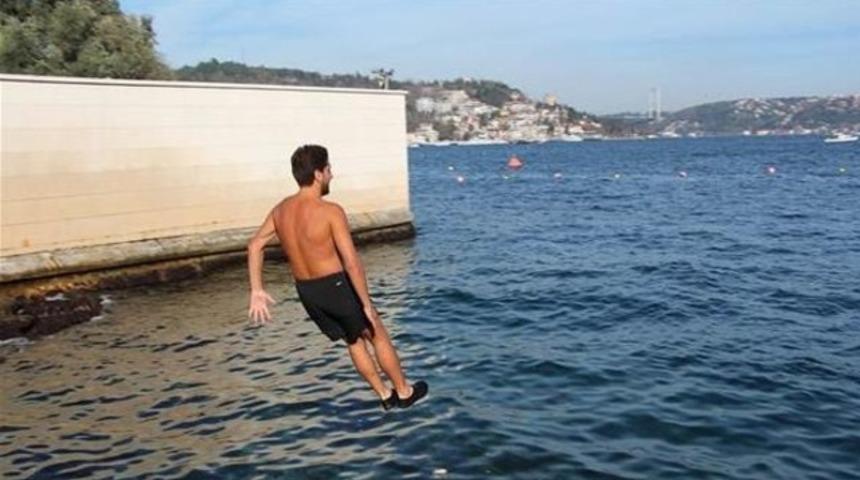 Aralık ayında İstanbul'da denize girdiler!