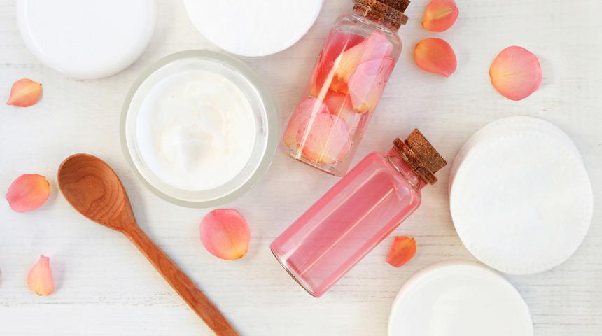 Yüze gül yağı sürmek ne işe yarar? Gül yağı ciltte nasıl kullanılır?