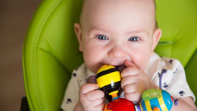 Bebeklerde pamukçuk nasıl geçer, neden olur? Bebek ağzındaki pamukçuk nasıl geçer, ağzı pamukçuk olan bebeğe ne yapılır?