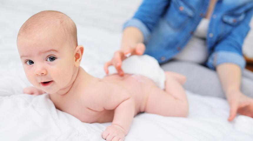 Bebekleri neden hıçkırık tutar, bebeğin hıçkırması normal mi? Bebek hıçkırığı nasıl geçer, bebeklerde hıçkırık ne zaman başlar?