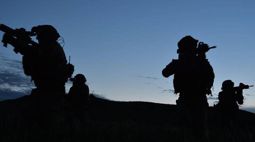 Saklandıkları mağaradan çıktılar! MSB duyurdu: 2 terörist teslim oldu