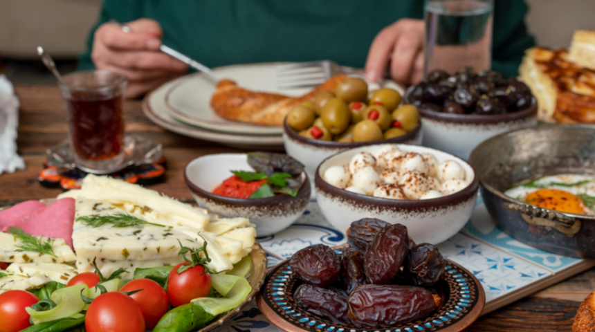 Ramazan ayında en sık yapılan 10 hata! Yüksek tansiyon ve kalp hastalıkları riskini artırıyor