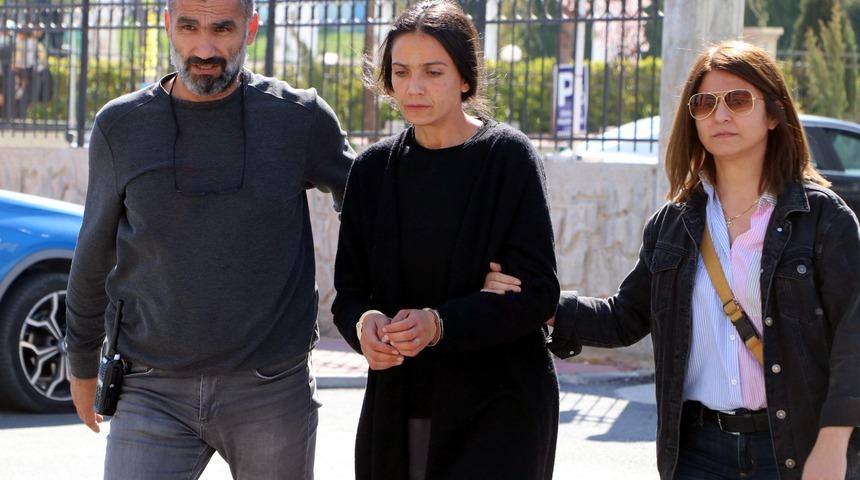 Eşini sırtından bıçaklayarak öldürmüştü! Vahşetin nedeni kıskançlık çıktı