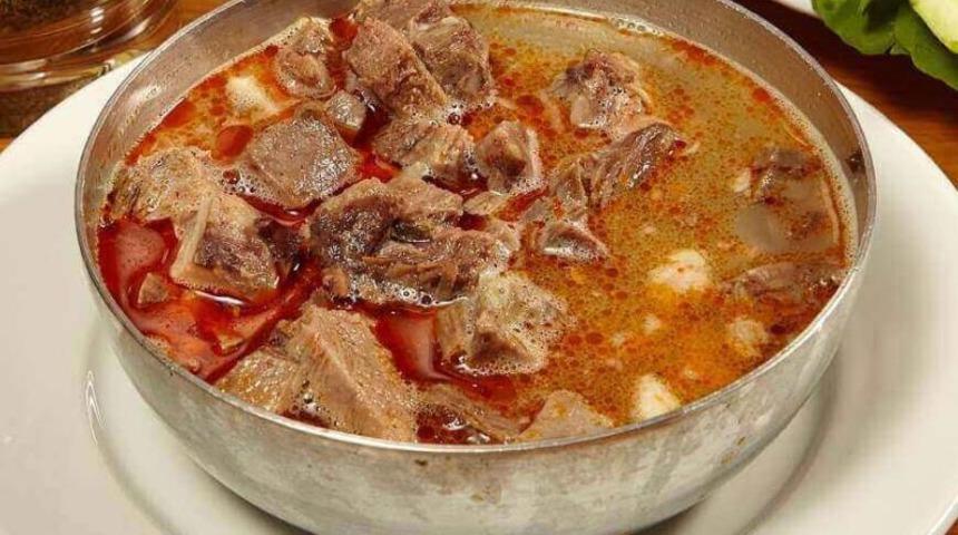 Yiyenin müptelası olduğu kelle paça çorbası nasıl yapılır? Zuhal Topal'la Yemekteyiz kelle paça tarifi