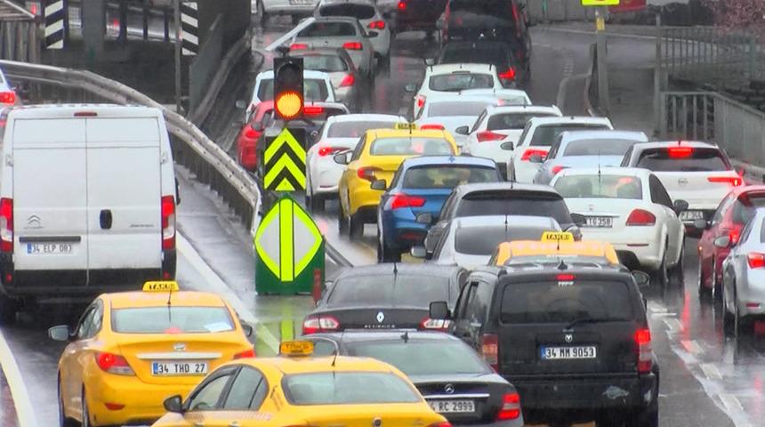 İstanbul'da yağmur trafiği! Yoğunluk yüzde 70'i aştı  
