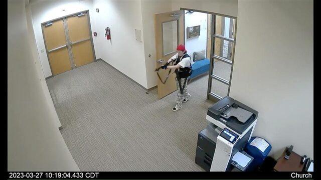 ABD'deki okul saldırısına ilişkin polis kamerası görüntüleri paylaşıldı! Saldırgan defalarca ateş ederek öldürüldü