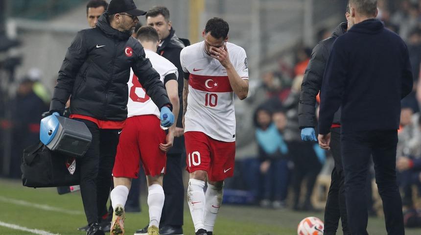 A Milli Takım'da sakatlık şoku! Hakan Çalhanoğlu oyuna devam edemedi, büyük üzüntü yaşadı