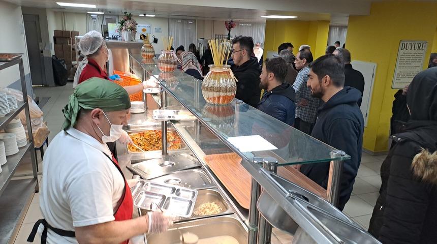 Sakarya'da depremzedeler için iftar verildi