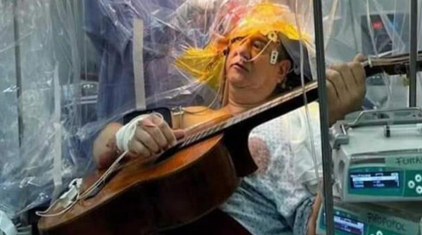 Meksika'daki ameliyat gündem oldu! Beyin ameliyatı olurken dört saat boyunca gitar çaldı