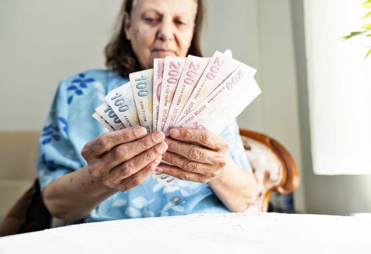 7.500 lira emeklileri ikiye böldü! Emeklilikte maaş ve prim dengesi tartışması: 8.8 milyon kişinin aylığı eşitleniyor