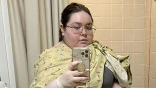 Karnında ortaya çıkan devasa kisti nedeniyle 10 çocuğa hamile gibi görünüyor! Bütün organlarım eziliyormuş gibi hissediyordum