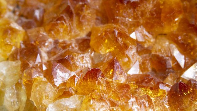 Sitrin taşı faydaları nedir, gerçek sitrin taşı nasıl anlaşılır? Sitrin taşı özellikleri nelerdir, ne işe yarar?