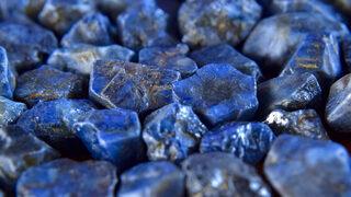 Lapis lazuli taşı faydaları nedir, nasıl temizlenir? Lapis lazuli taşı özellikleri nelerdir, ne işe yarar?