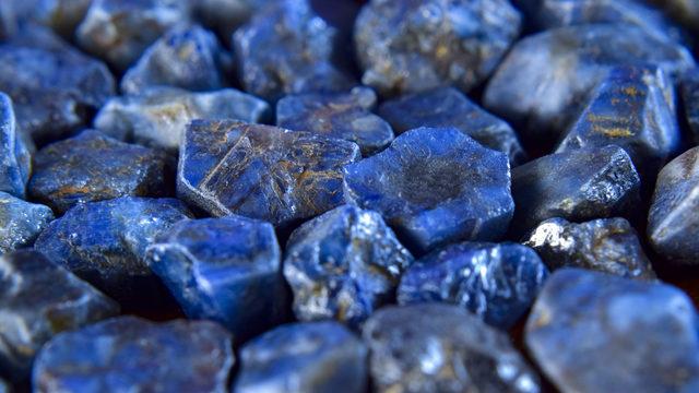 Lapis lazuli taşı faydaları nedir, nasıl temizlenir? Lapis lazuli taşı özellikleri nelerdir, ne işe yarar?