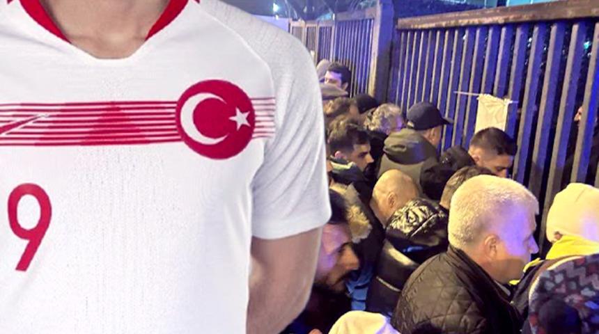 Milli futbolcu Yunus Mallı, Hırvatistan maçına girmek istedi ancak kapıda kaldı!