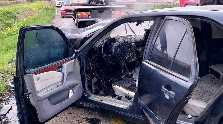 Feci kaza! TIR ile &ccedil;arpışan otomobilin s&uuml;r&uuml;c&uuml;s&uuml; &ouml;ld&uuml;