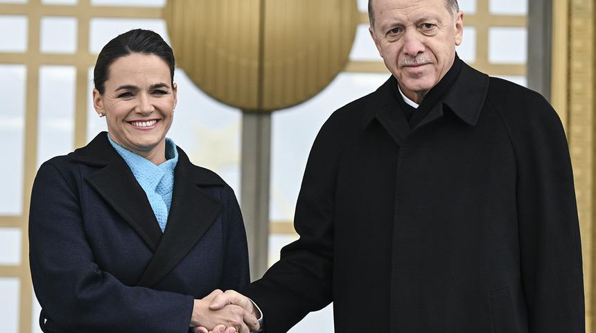 Cumhurbaşkanı Erdoğan, Macaristan Cumhurbaşkanı Novak'ı resmi törenle karşıladı