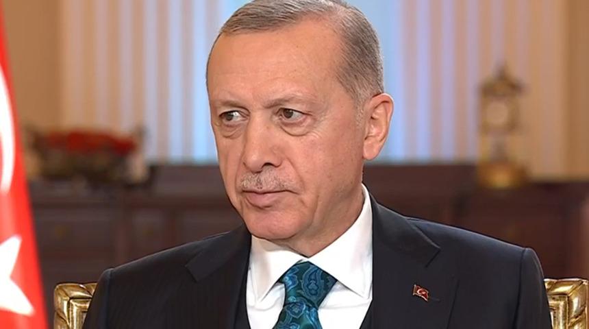 Son dakika: Yeni sloganı a&ccedil;ıkladı, Muharrem İnce'ye y&uuml;klendi! Cumhurbaşkanı Erdoğan'dan sert s&ouml;zler... 'Senin de kapını &ccedil;aldılar'
