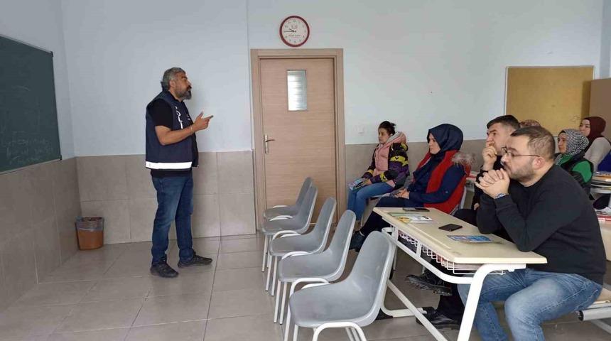 Tavşanlı’da 84 kişiye “En iyi Narkotik Polisi Anne” sunumu