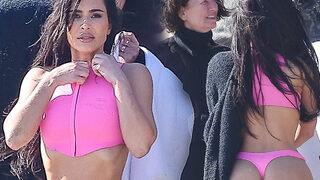 Kim Kardashian pembe bikinisiyle kıvrımlarını sergiledi! Bir bakan bir daha baktı