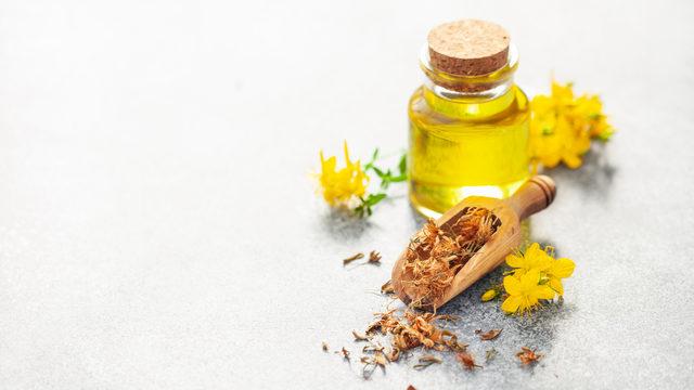 Kantaron yağının saça faydaları nelerdir? Kantaron yağı nasıl uygulanır?	